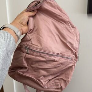 Everlane packable backpack | Pink